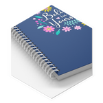 تغليف حلزون معدني ٍكلاسيكي (Spiral) للكتب والدفاتر والدفاتر المدرسية ودفاتر الملاحظات والأجندات والمذكرات متوفر بخيارات ورق وسماكات مختلفة بالإضافة إلى توفره لميع ومطفي. الصورة لغلاف 350 جرام